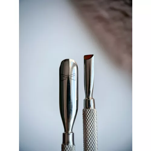 Timár Virág Lépcsős Feltoló – Profi Kategóriás Bőrfeltoló-kaparó